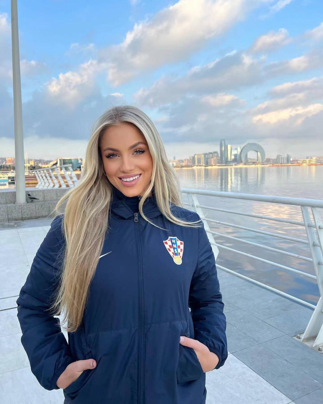 c罗最美小迷妹,c罗的篮球粉丝