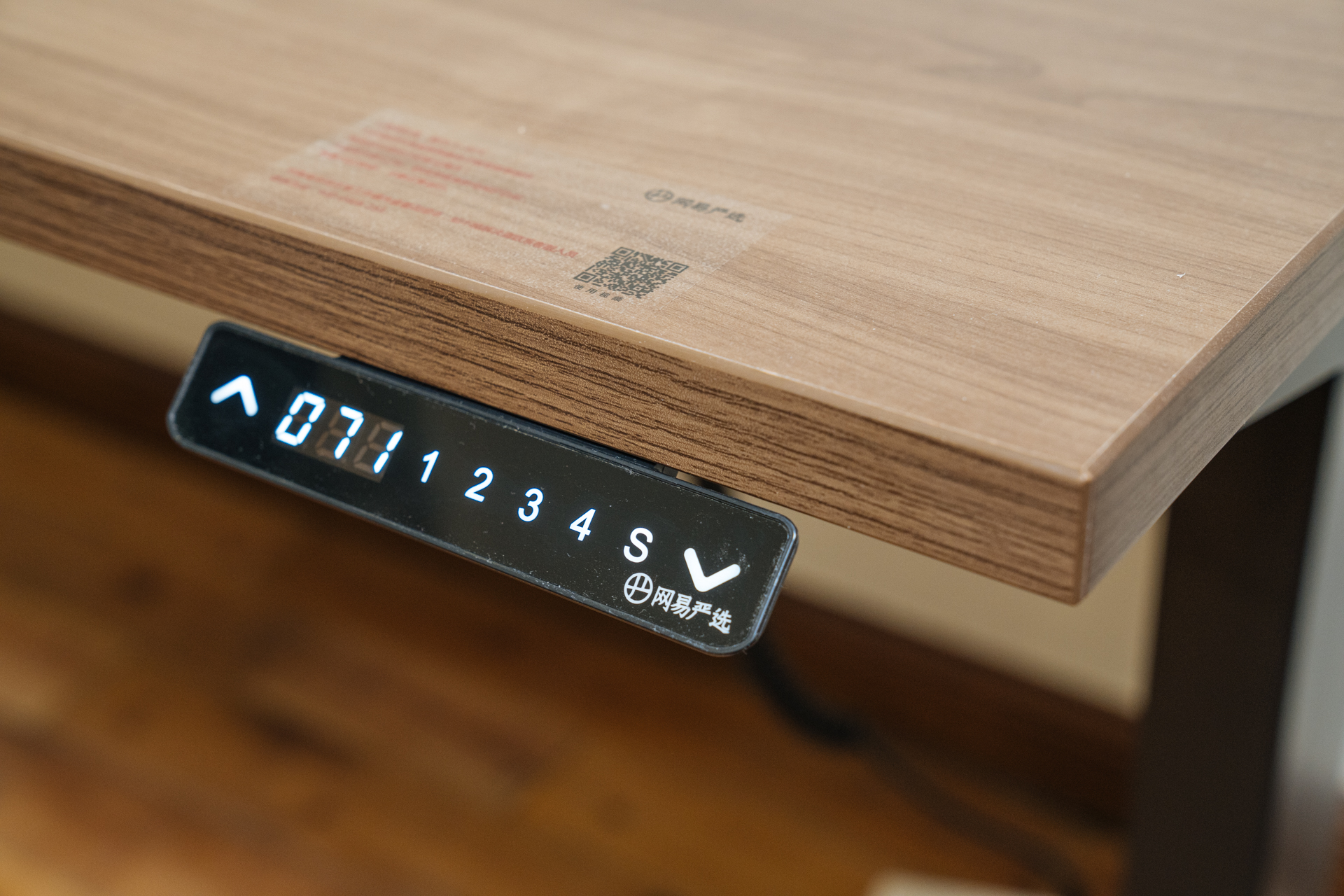 自己办公桌面布置,最简单的办公室桌面布置图