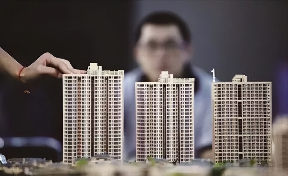 买26层期房，开发商烂尾盖24层，房没了钱还不退，损失谁来承担？