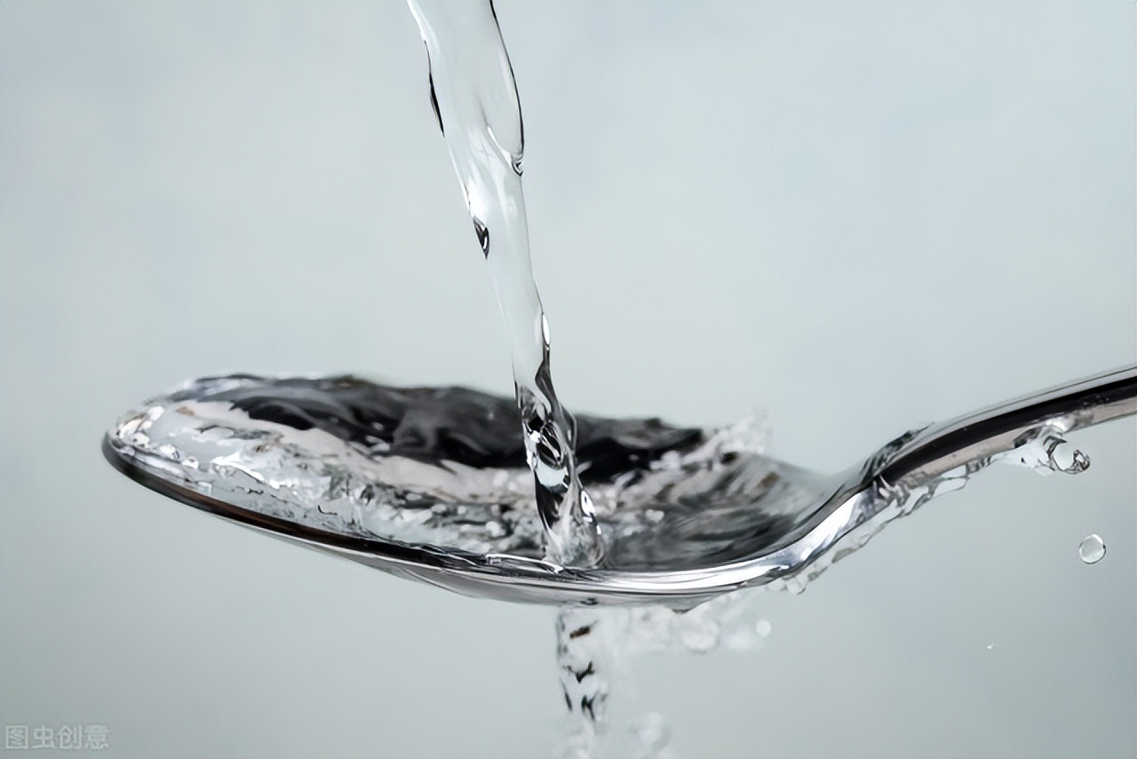 淋浴喷头用一段时间有脏东西,淋浴喷头堵了会使热水变冷吗