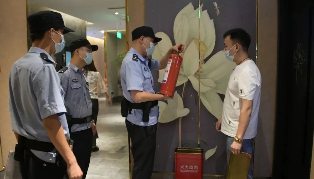 夏季治安打击整治“百日行动”丨尽锐出战！河南洛阳公安全力开展夏夜治安巡查宣防第二次集中统一行动