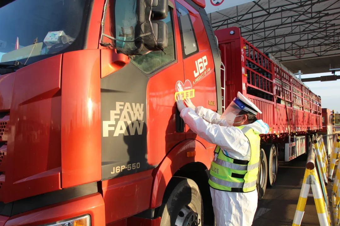 夫妻齐心同上阵抗疫一线当先锋,同心抗疫勇毅前行