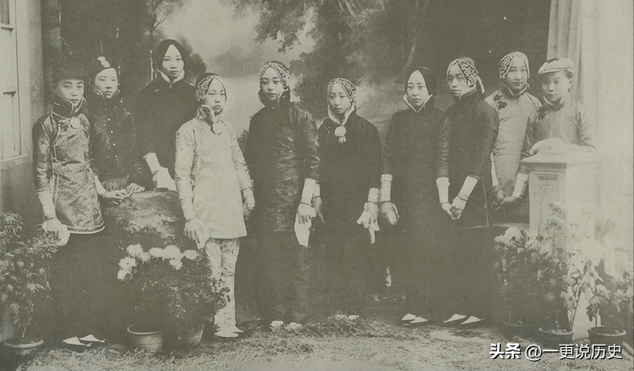 五四运动以后，*楼青**救国团的*女妓**带头*制抵**日货，不招待日本人