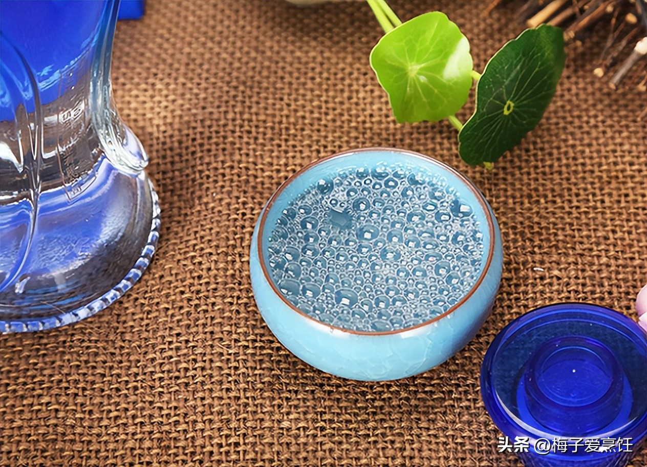 怎么从酒瓶上面区别纯粮酒真假,从酒瓶上怎样看是纯粮食酒