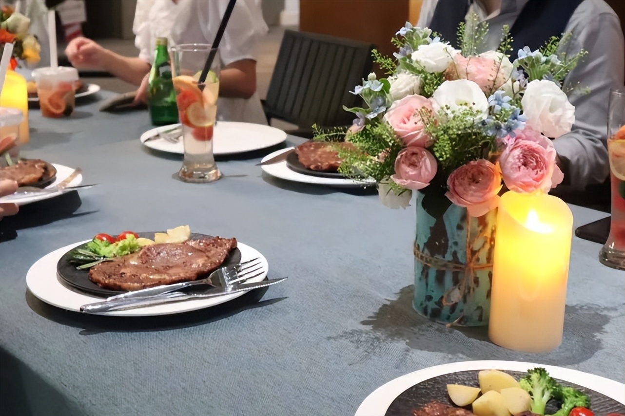 畅享用水为爱下厨•食色哈瓦那—2022卡萨帝三翼鸟雪茄美食品鉴会