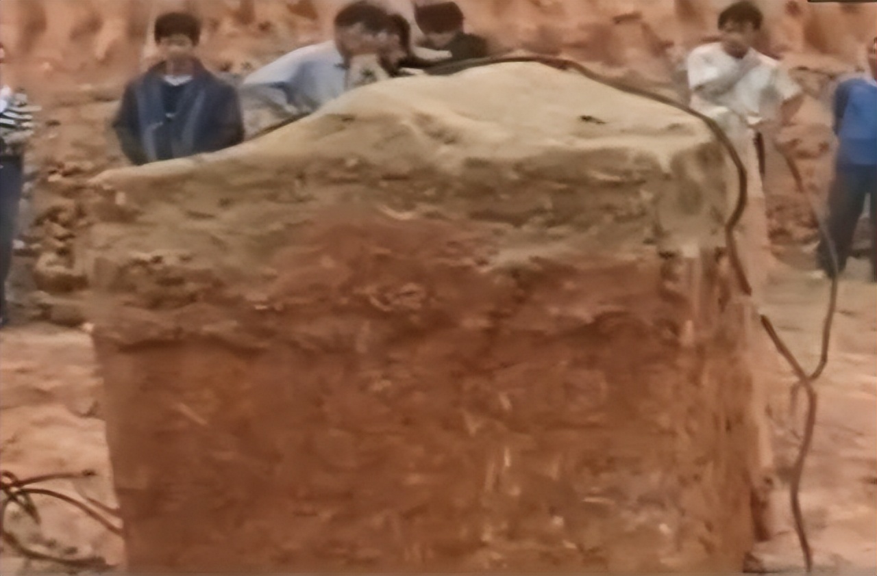 广西出土北斗七星巨棺，为什么墓主人要用这么奇怪的规制下葬呢？