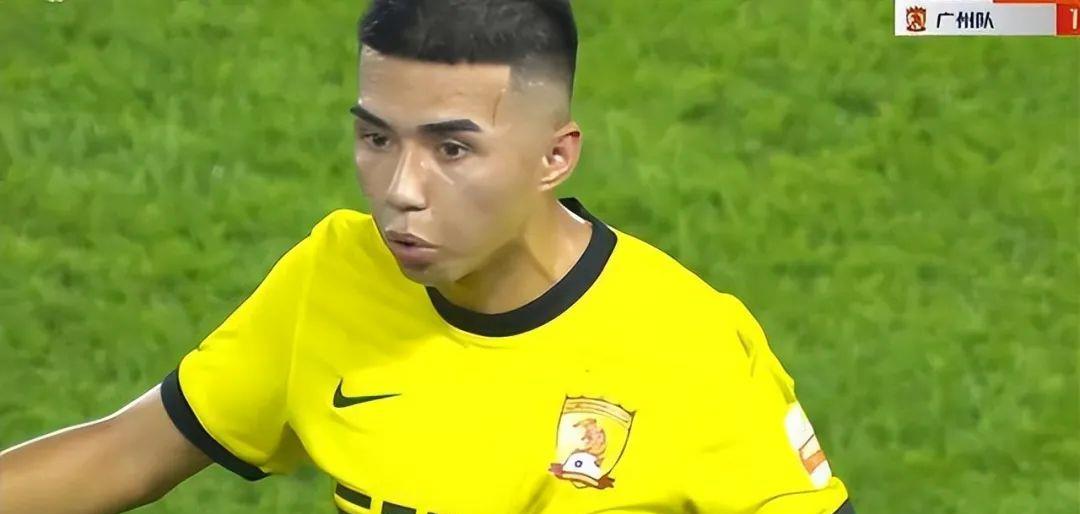 艾菲尔丁怼球迷,曝艾菲尔丁从广州队转会武汉三镇