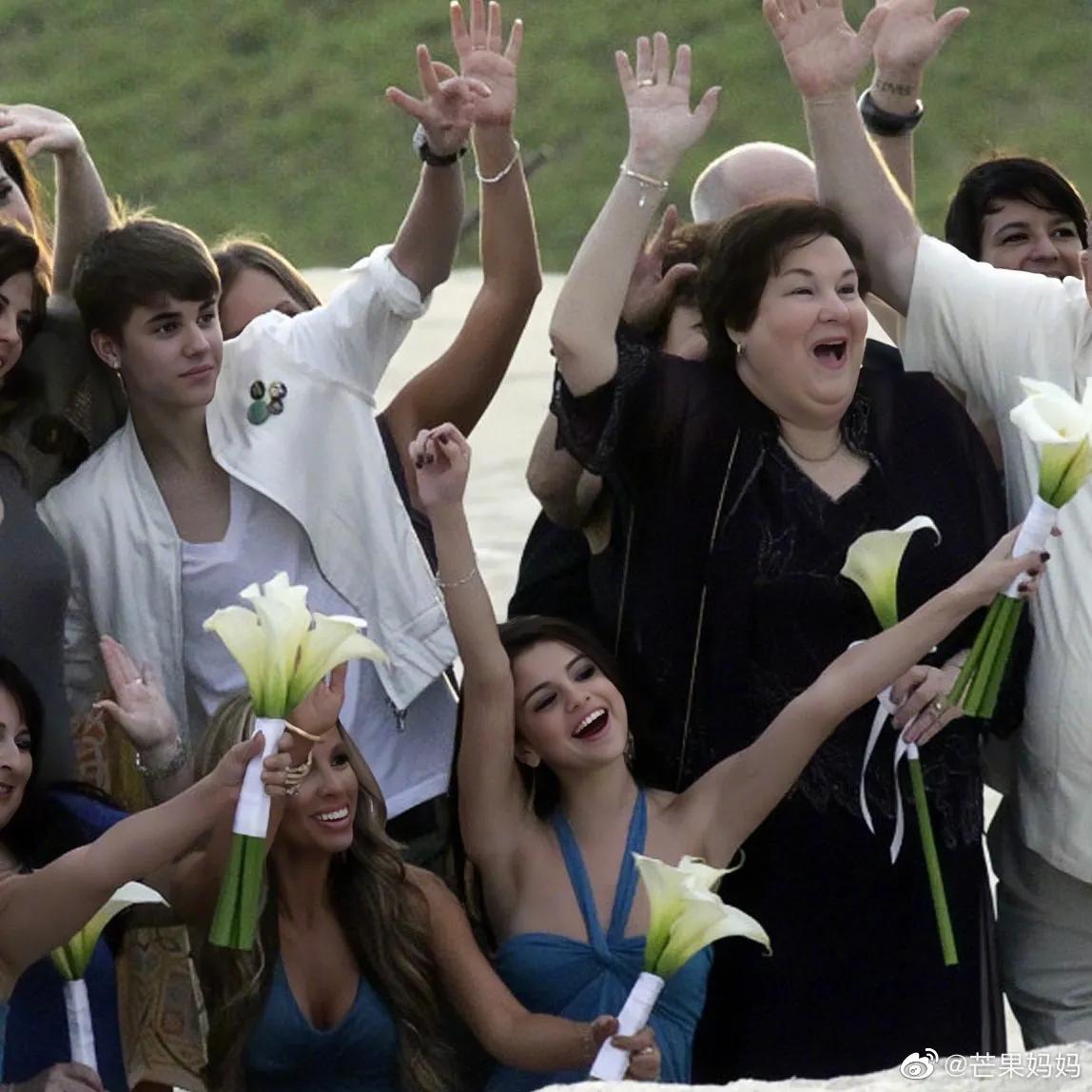 贾斯汀比伯海莉合体度假,比伯晒与海莉的度假照