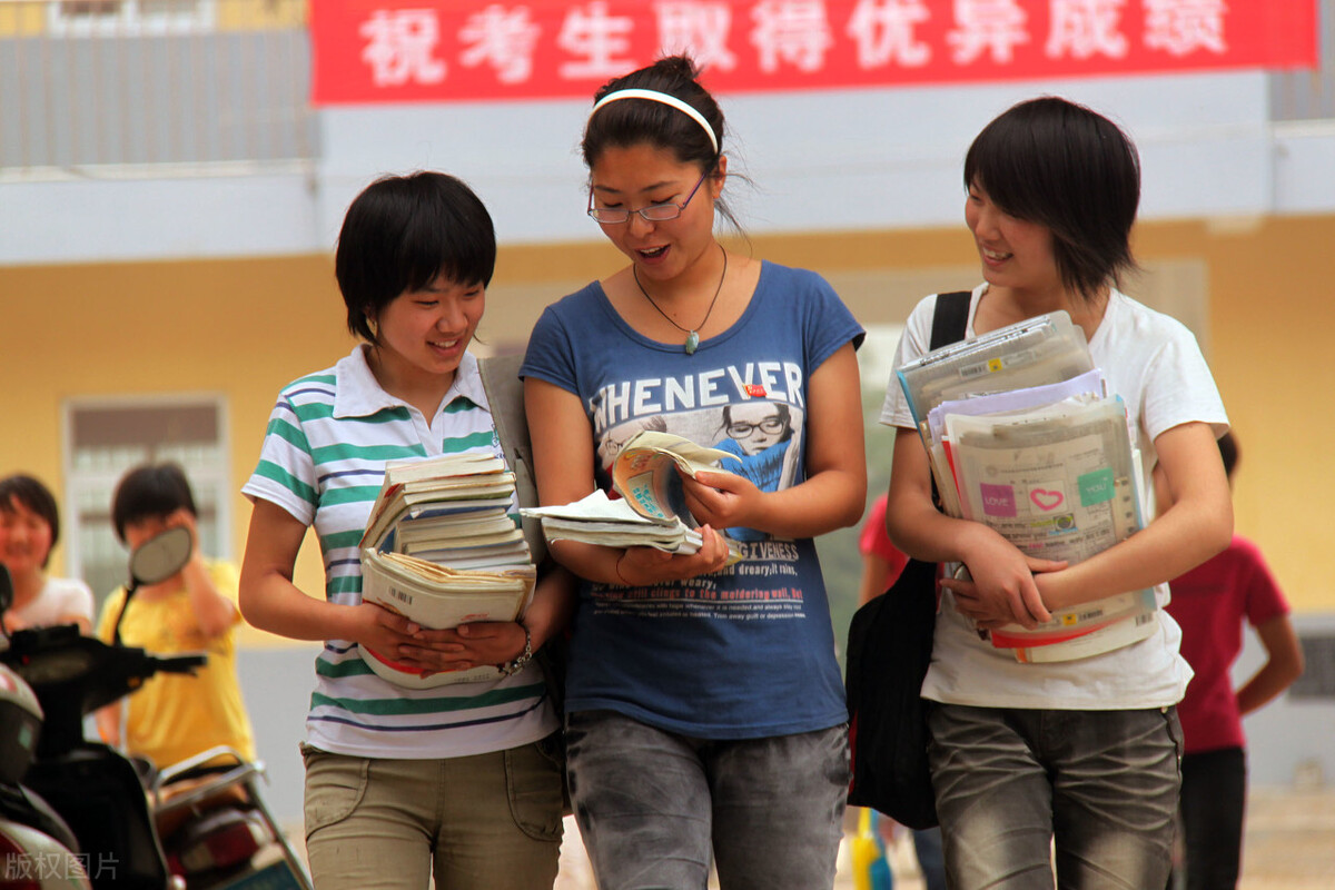 特岗教师三年满后停薪留职,特岗教师期满后何去何从