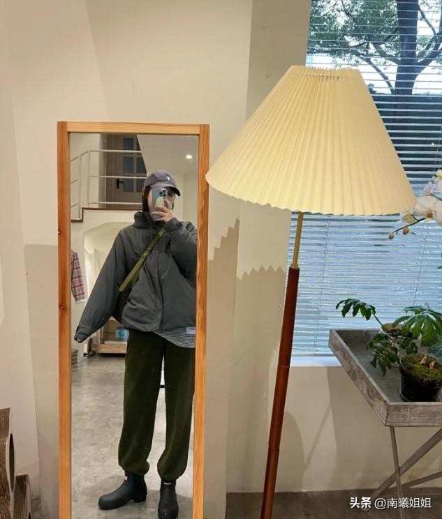 杨幂同款香奈儿雨靴,杨幂丁程鑫雨靴