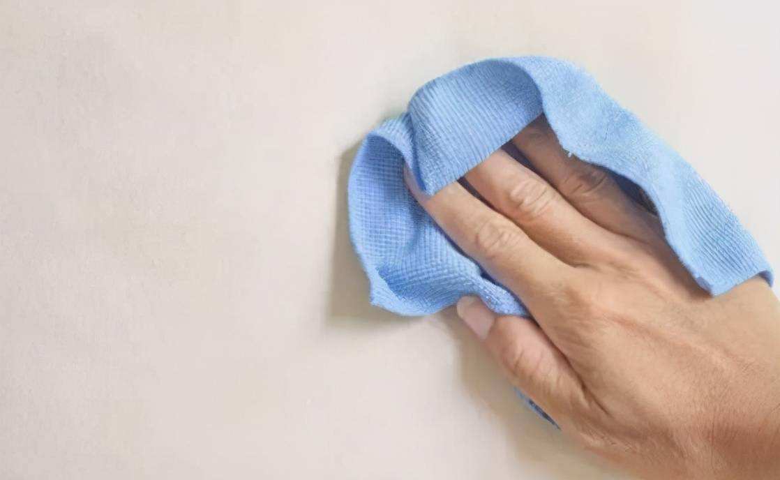 墙壁发黑发霉严重怎样处理掉,墙壁发霉变黑直接刷白可以吗