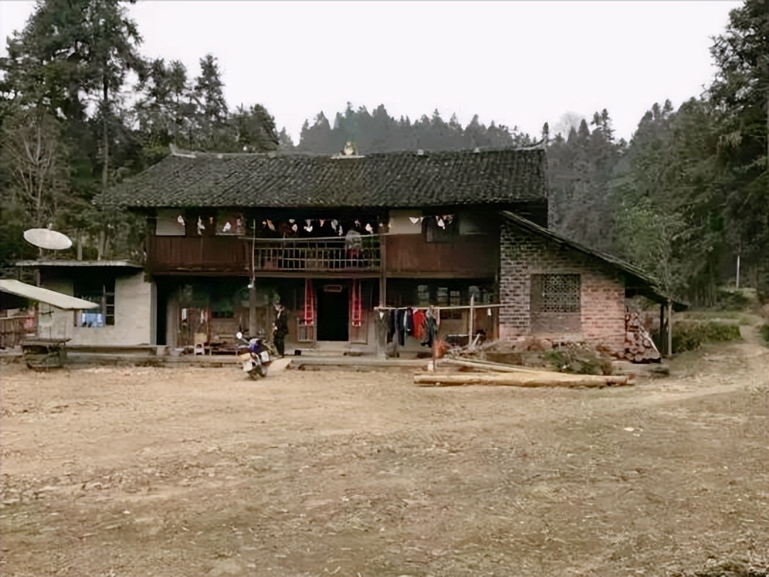 在农村翻盖老房子做民宿可以吗,回农村改造老房子有必要吗