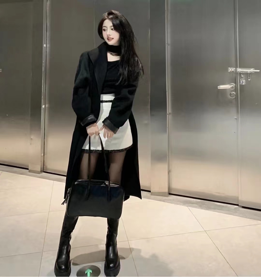 黑色羊绒大衣搭什么色的围巾好看,男士黑色羊绒大衣配什么裤子好看