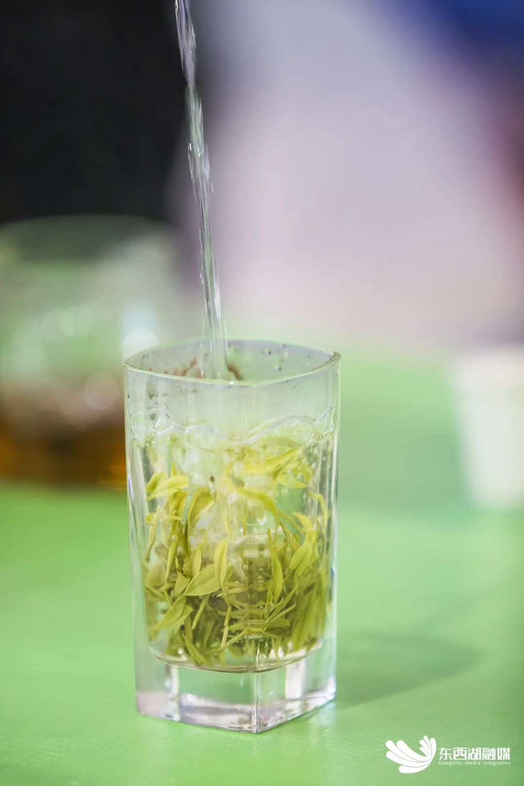 东西湖有个好兄弟！必！须！挺！