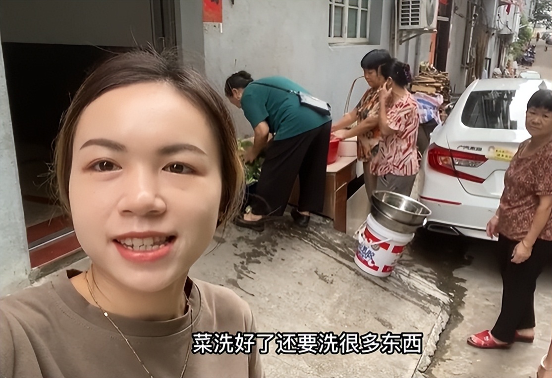 老挝姑娘远嫁中国后回娘家,老挝小姑娘嫁中国人