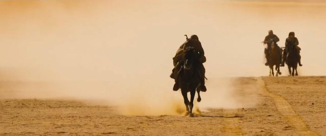 碟中谍7阿汤哥有多拼,碟中谍7阿汤哥上演惊险飞行