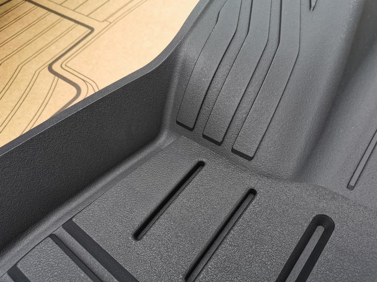 汽车里一股臭脚味,汽车脚垫有臭味怎么消除