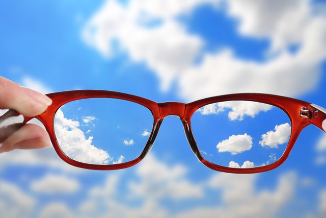 175度近视50度散光需要配眼镜吗,散光175度裸眼视力0.8