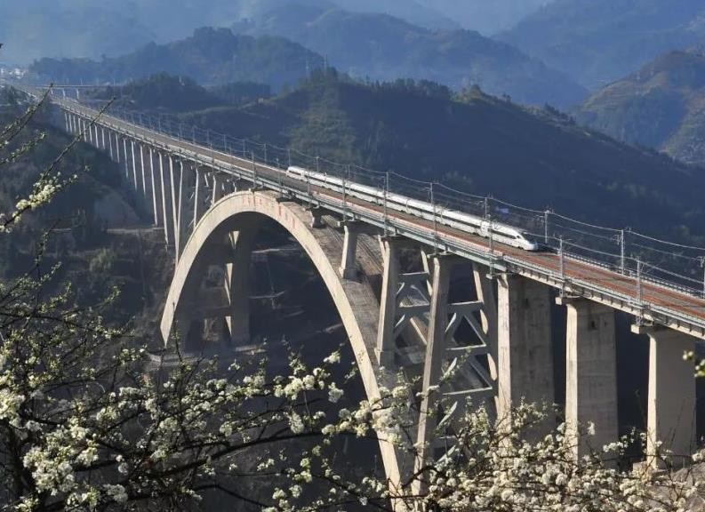 中国的高铁用了多少年走出国门的,我国高铁有多厉害跑得有多快