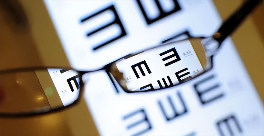 孩子得了近视没戴眼镜度数没涨,近视度数低到底该不该戴眼镜