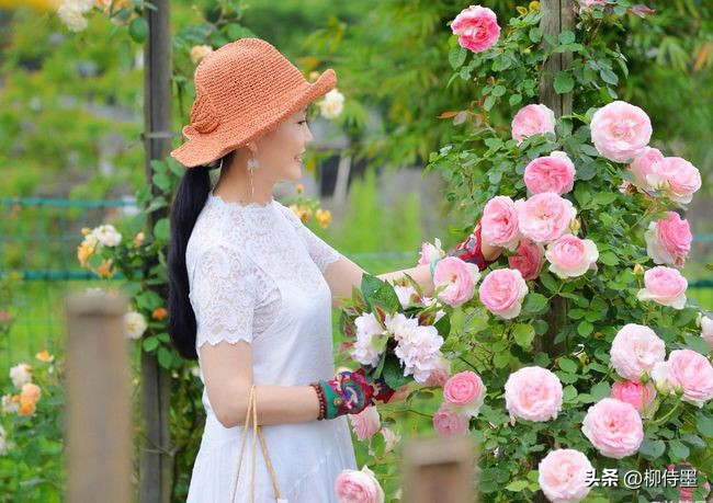 30岁气质女人拍照姿势,中年女人怎么拍照摆姿势好看