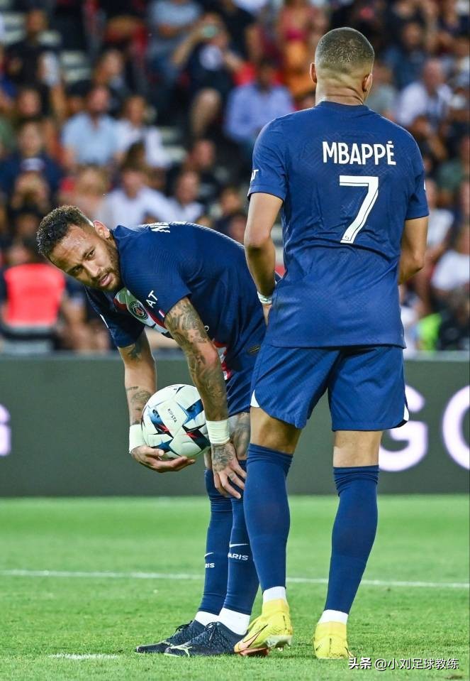 纳赛尔和姆巴佩合照,纳赛尔看姆巴佩踢球