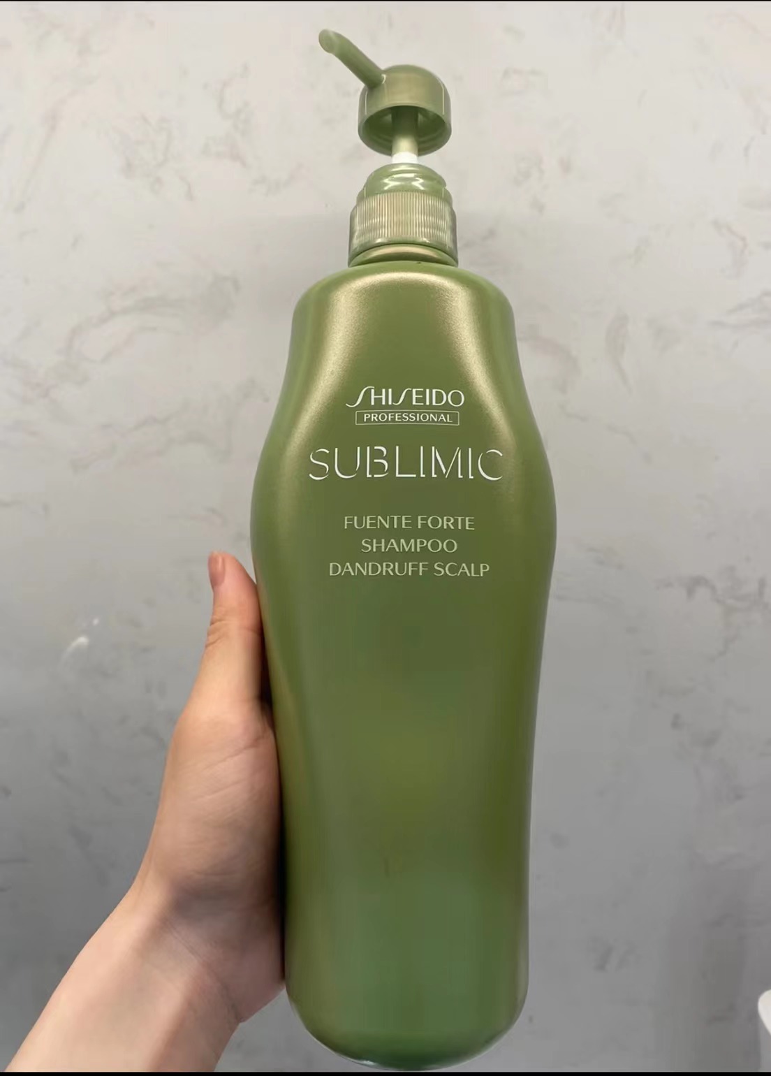 明明刚洗完头，头屑却依然“雪花飘飘”。到底该如何有效去屑呢？