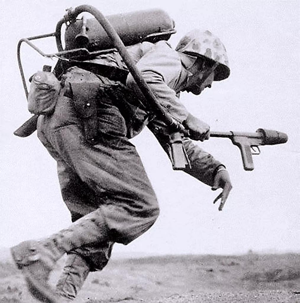 为了省点铝材造飞机 二战土豪美军 居然推出了这几种特殊的*用军**水壶