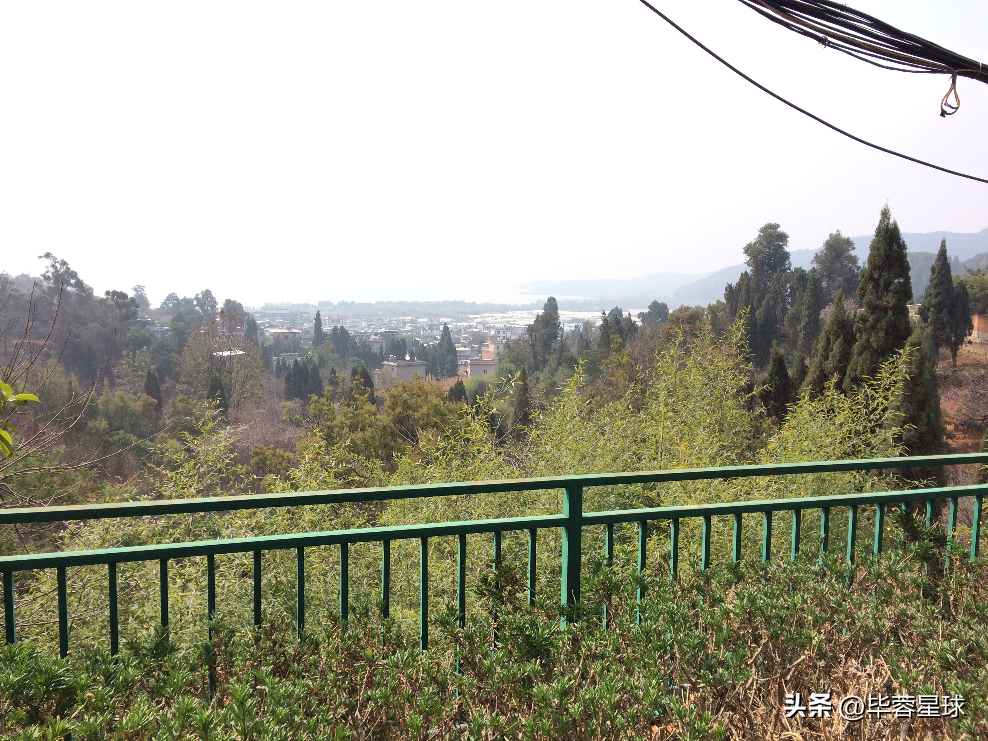 观音山公墓，为外婆下葬的一天，是提醒，是童年青春时代的告别