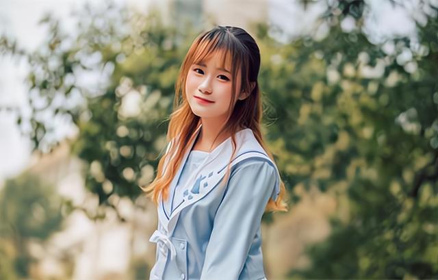 新郎抱新娘进婚房随后新郎怒了,新郎结婚当天新娘逼新郎下跪