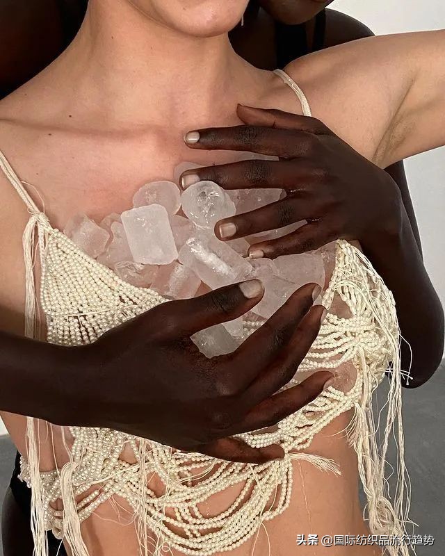 现实中的皇帝的新装,皇帝的新装设计