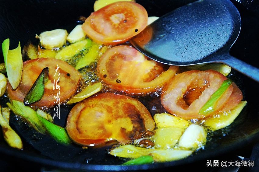 家常炖鱼怎么炖好吃入味,炖鱼怎么炖好吃又不破皮