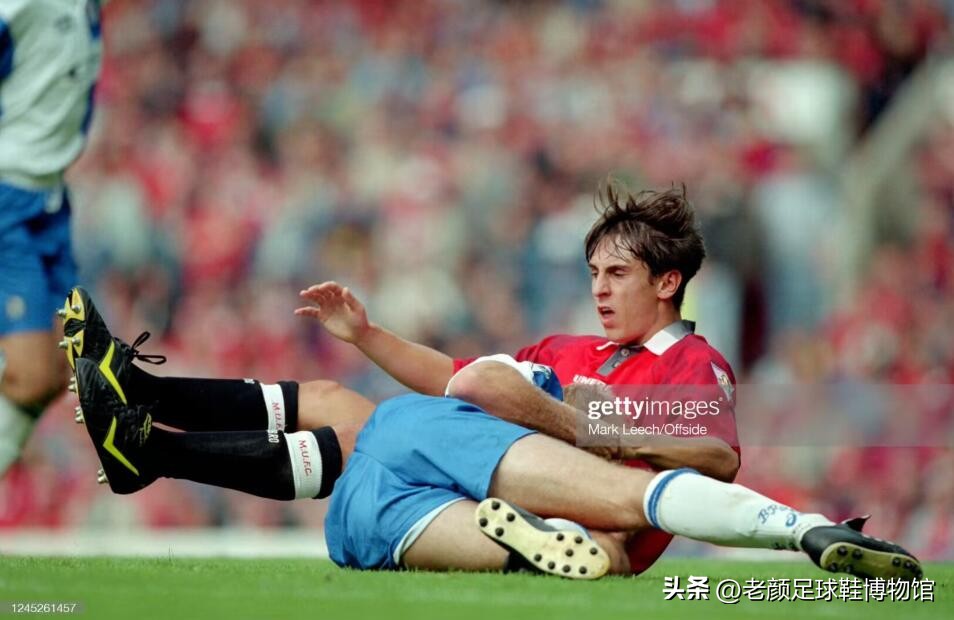 号称赞助过球王贝利拳王阿里的美国潮牌，靠曼联王朝92班昙花一现