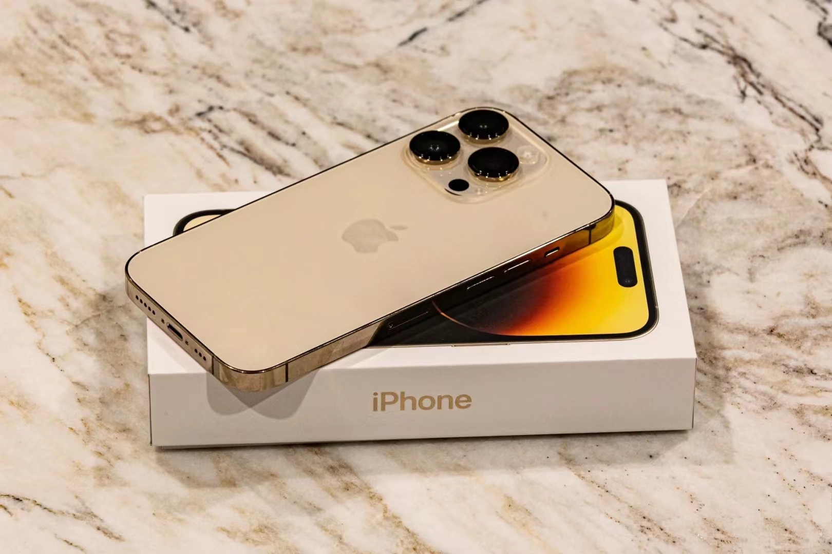 华为mate50pro和苹果14pro体验,华为mate50pro和苹果14pro如何选