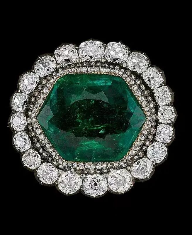 107克拉祖母绿，189克拉钻石，凯瑟琳女皇的珠宝库究竟有多丰富？