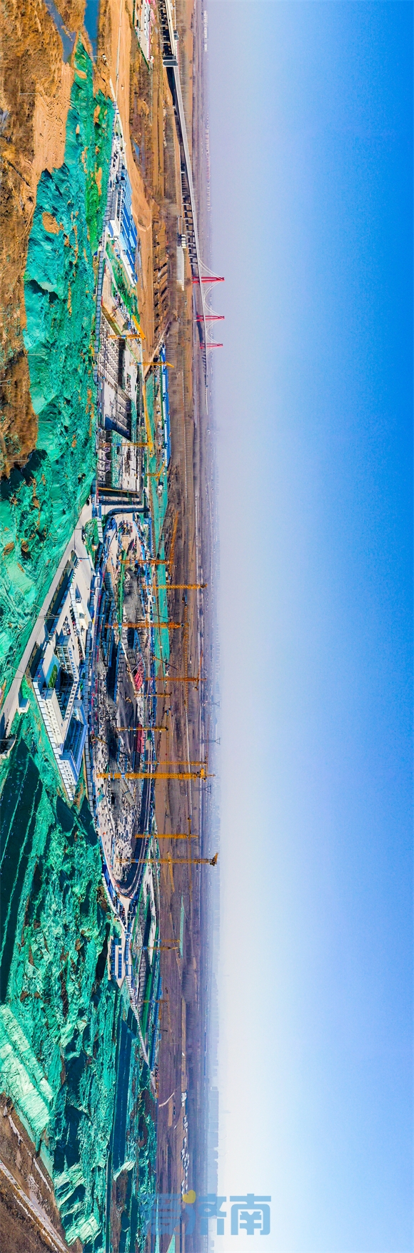 济南黄河体育中心最大足球场,济南黄河体育中心足球场内部视频