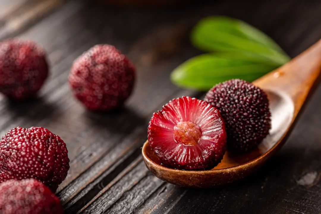 90后辞职回村种植中药材,90后夫妻放弃城市工作回乡当果农