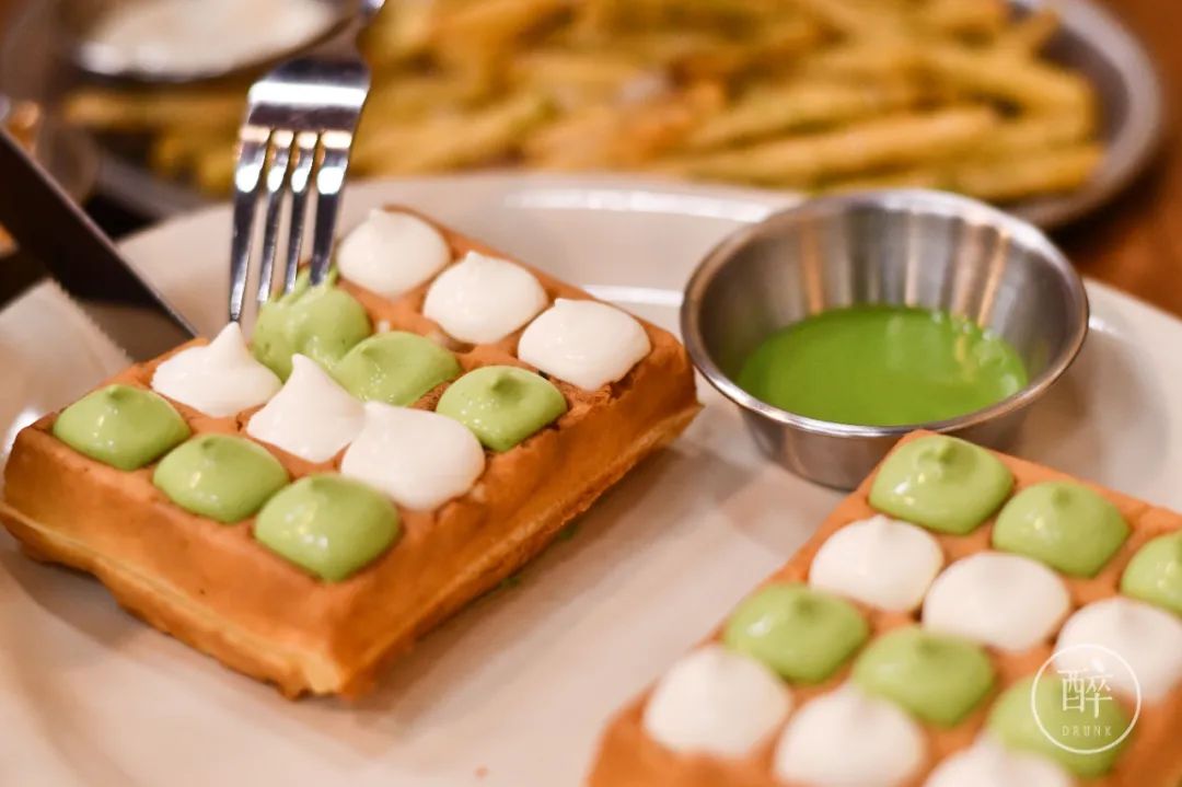 12条时髦老街，长满晒太阳的成都人