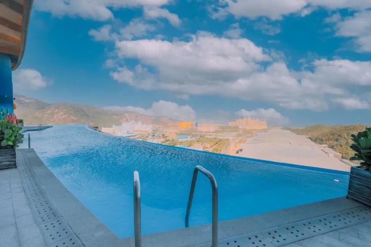 珠海长隆飞船酒店！海洋王国无限畅玩+畅游28楼绝美无边际泳池