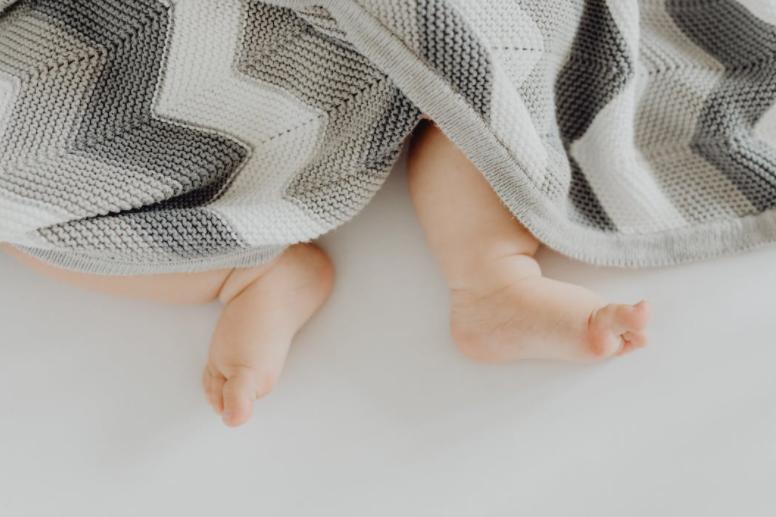 孩子服用退烧药仍然高热不退,孩子高热不退喝什么退烧药