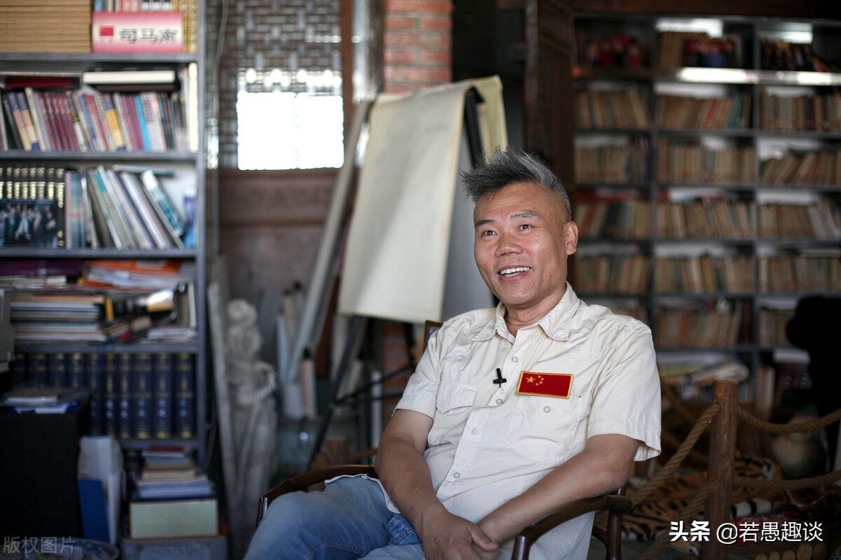 如果你只是一个中文系本科的水平，千万不要和司马南斗嘴