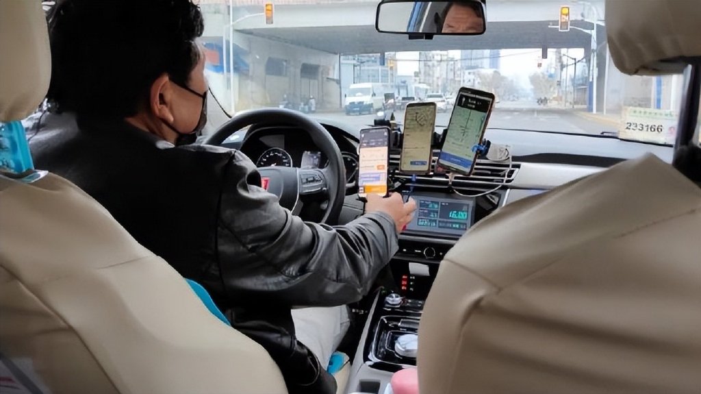 中年失业网约车司机,网约车中年人最后的体面