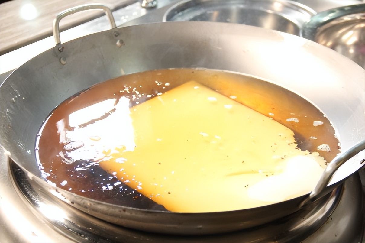 如何牛油火锅底料清澈红亮,炒好火锅料