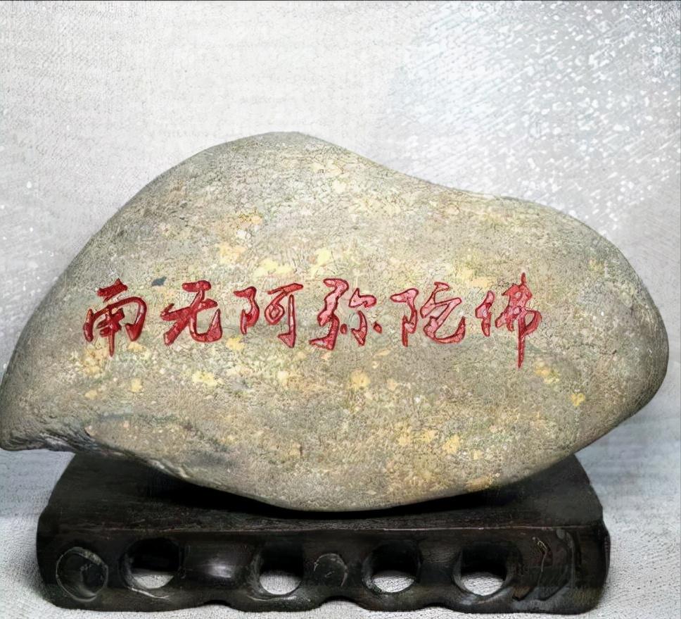 大爷挖出一个石头,老百姓挖到一块自然奇石有啥说法