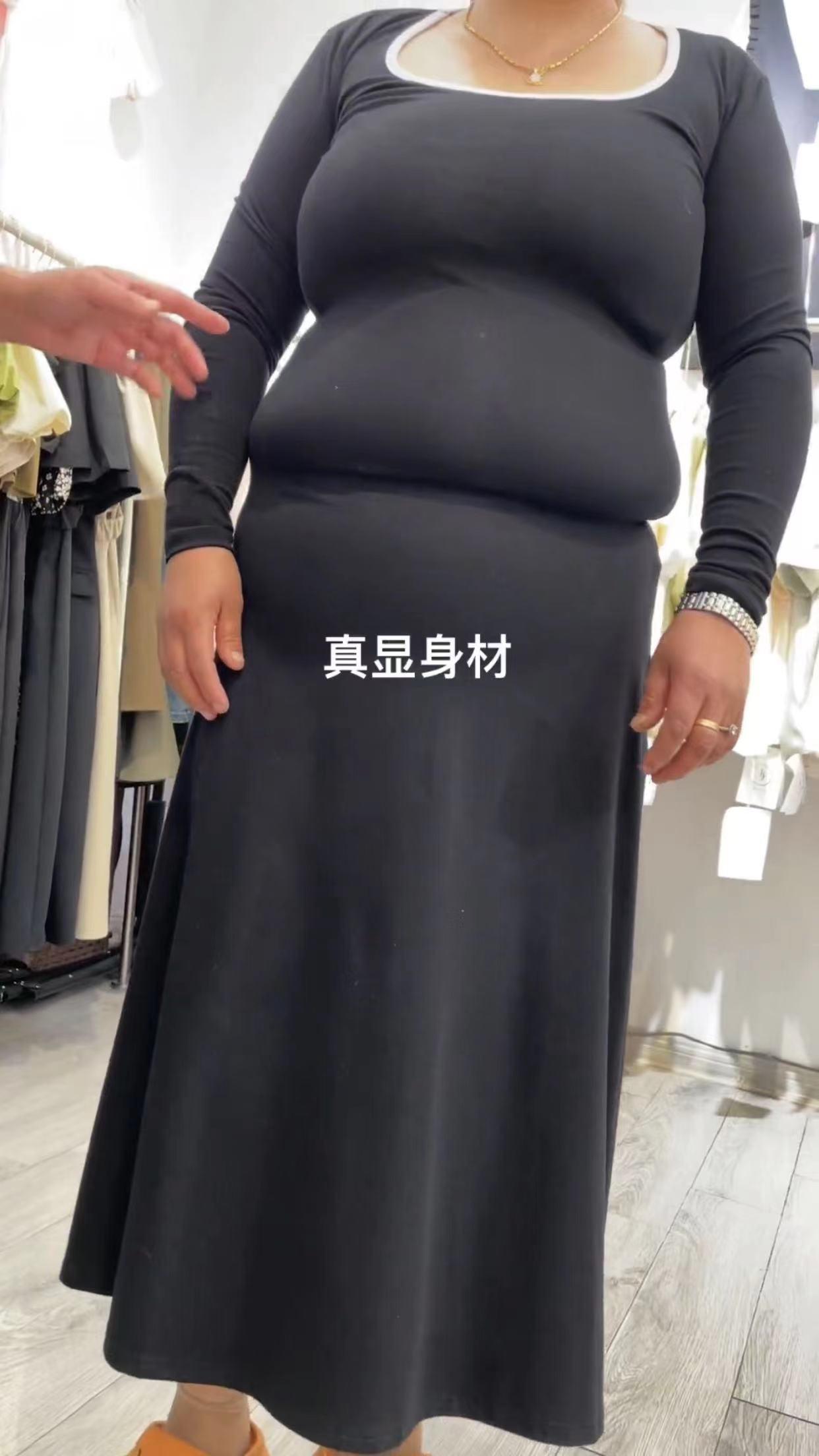 女子买衣服的时候被夸身材太好了 (胖女买衣服店主说显身材)