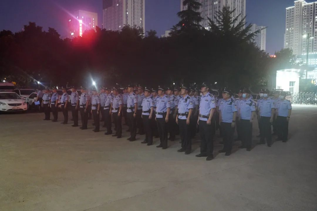 夏季治安打击整治“百日行动”丨尽锐出战!河南洛阳公安全力开展夏夜治安巡查宣防第二次集中统一行动