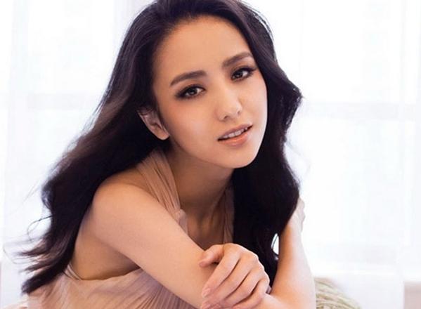 佟丽娅:父亲让她卑微,婚后容忍老公出轨,离婚后勇敢做自己