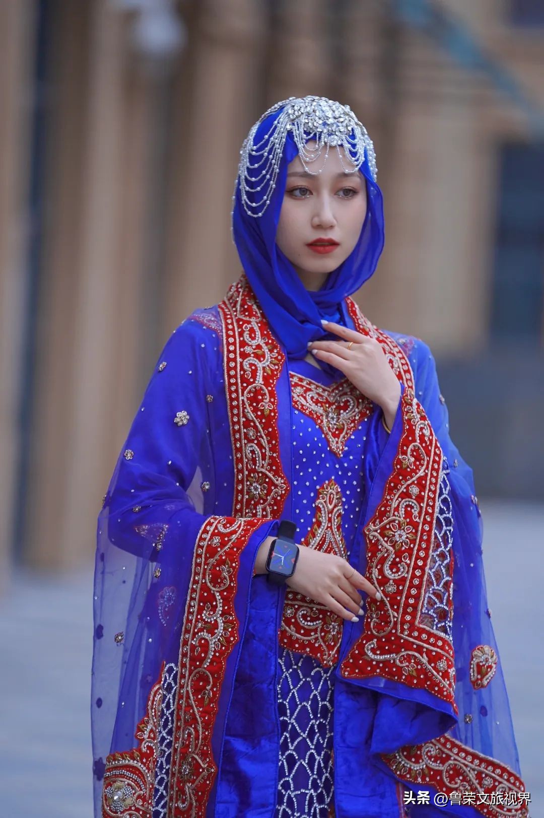 90后湖北姑娘拍56个民族服饰抖音,95后女孩耗时247天拍摄56民族服饰