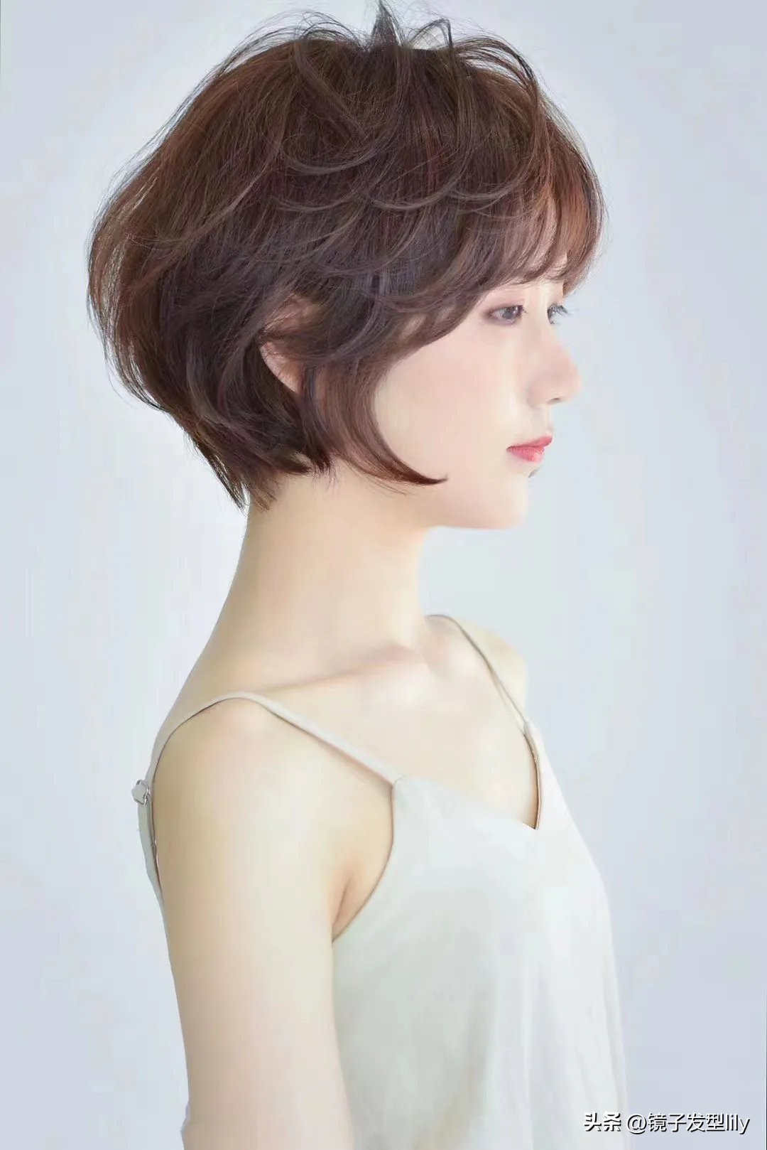 短发烫发女2021流行小卷发型减龄,2020年最火短发小卷花样多点的