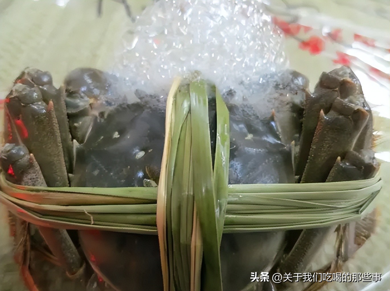 保存螃蟹放水盆里,煮熟的螃蟹放冰箱保鲜可以放几天